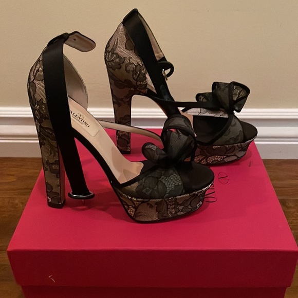 Valentino authentic black lace high heels. Like new! - Picture 2 of 4